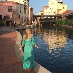 Spectacular party dress embroidered by hand